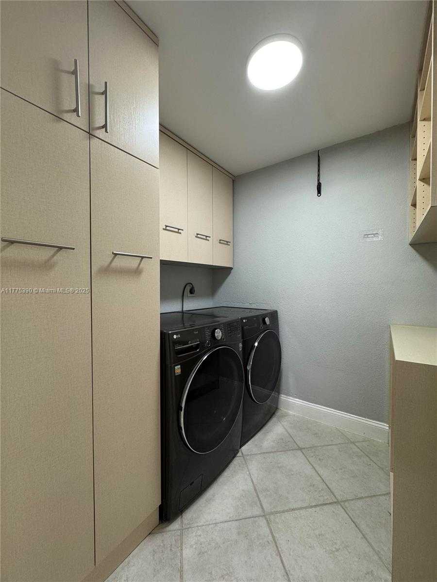 Small Image of 18423 NORTH WEST 9TH ST, Pembroke Pines Number 8
