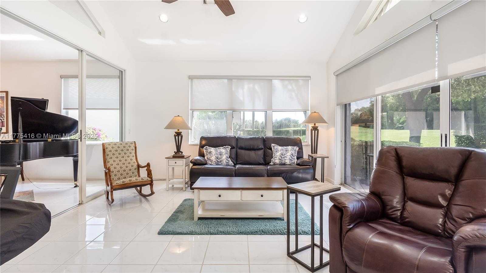 Small Image of 11893 FOUNTAINSIDE CIR, Boynton Beach Number 14