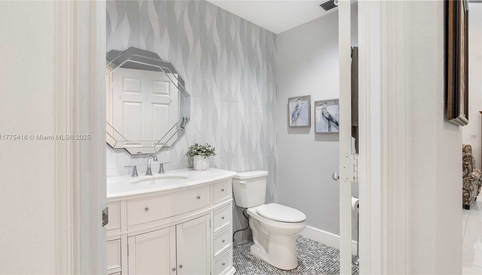 Small Image of 11893 FOUNTAINSIDE CIR, Boynton Beach Number 26