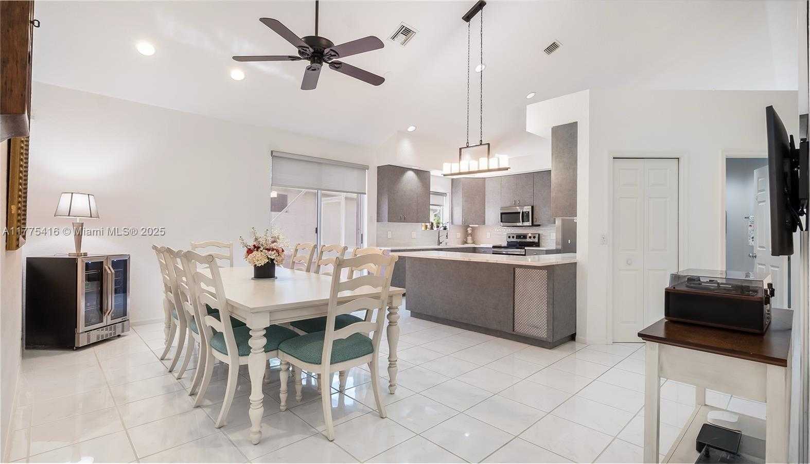 Small Image of 11893 FOUNTAINSIDE CIR, Boynton Beach Number 27