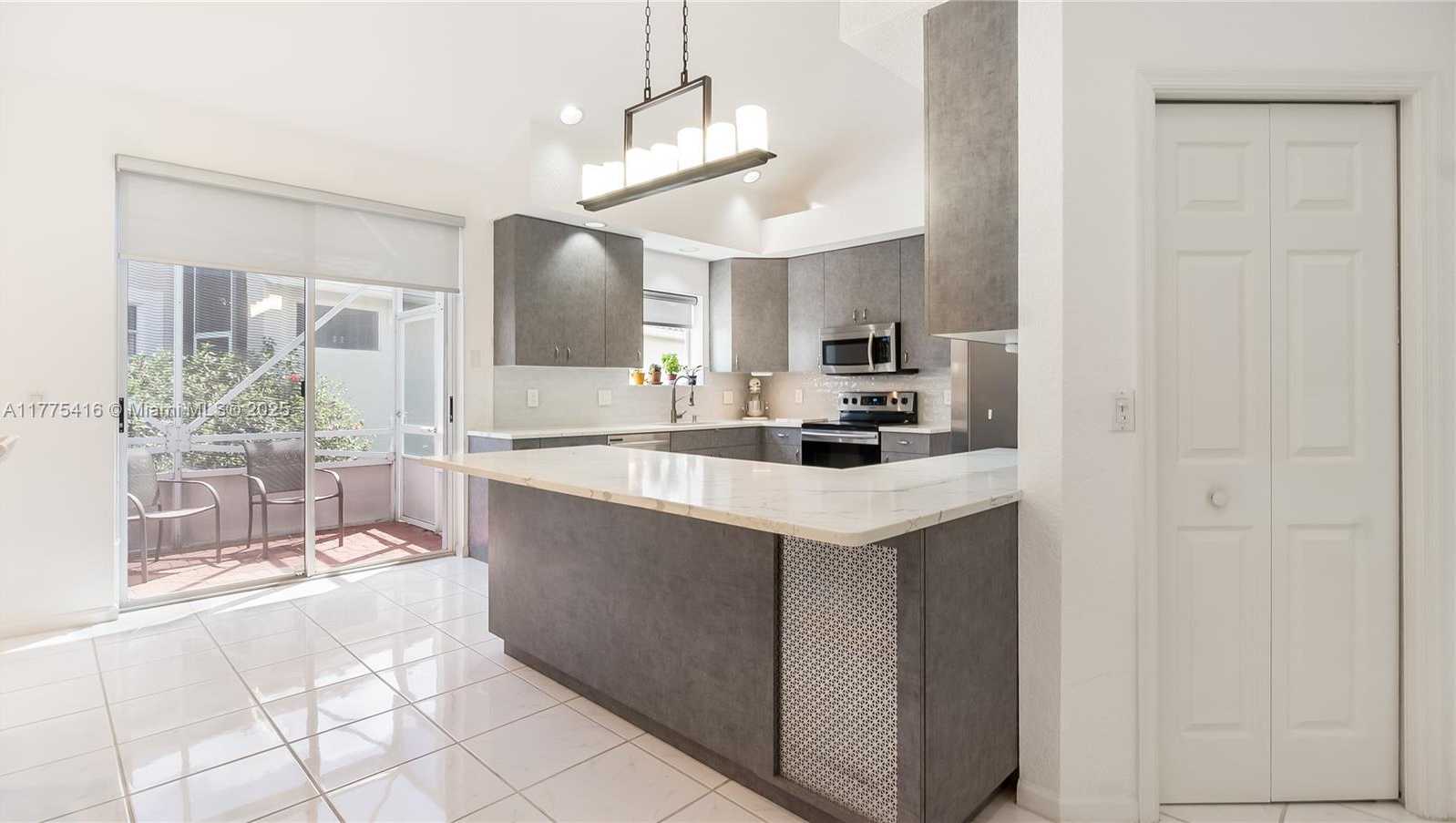 Small Image of 11893 FOUNTAINSIDE CIR, Boynton Beach Number 31