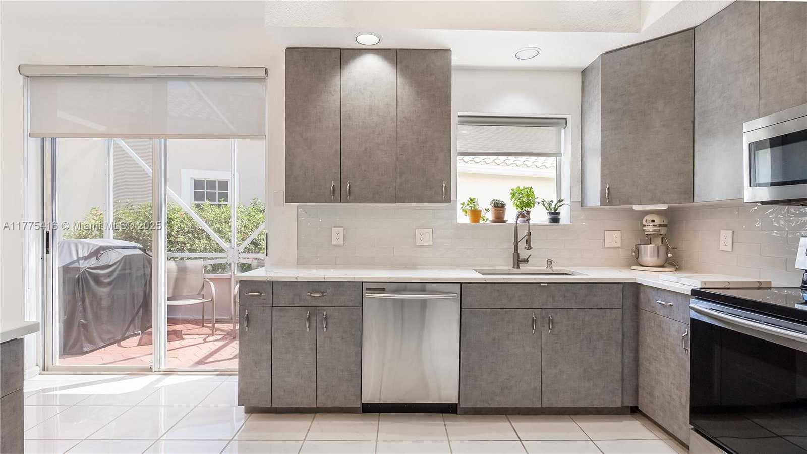 Small Image of 11893 FOUNTAINSIDE CIR, Boynton Beach Number 33