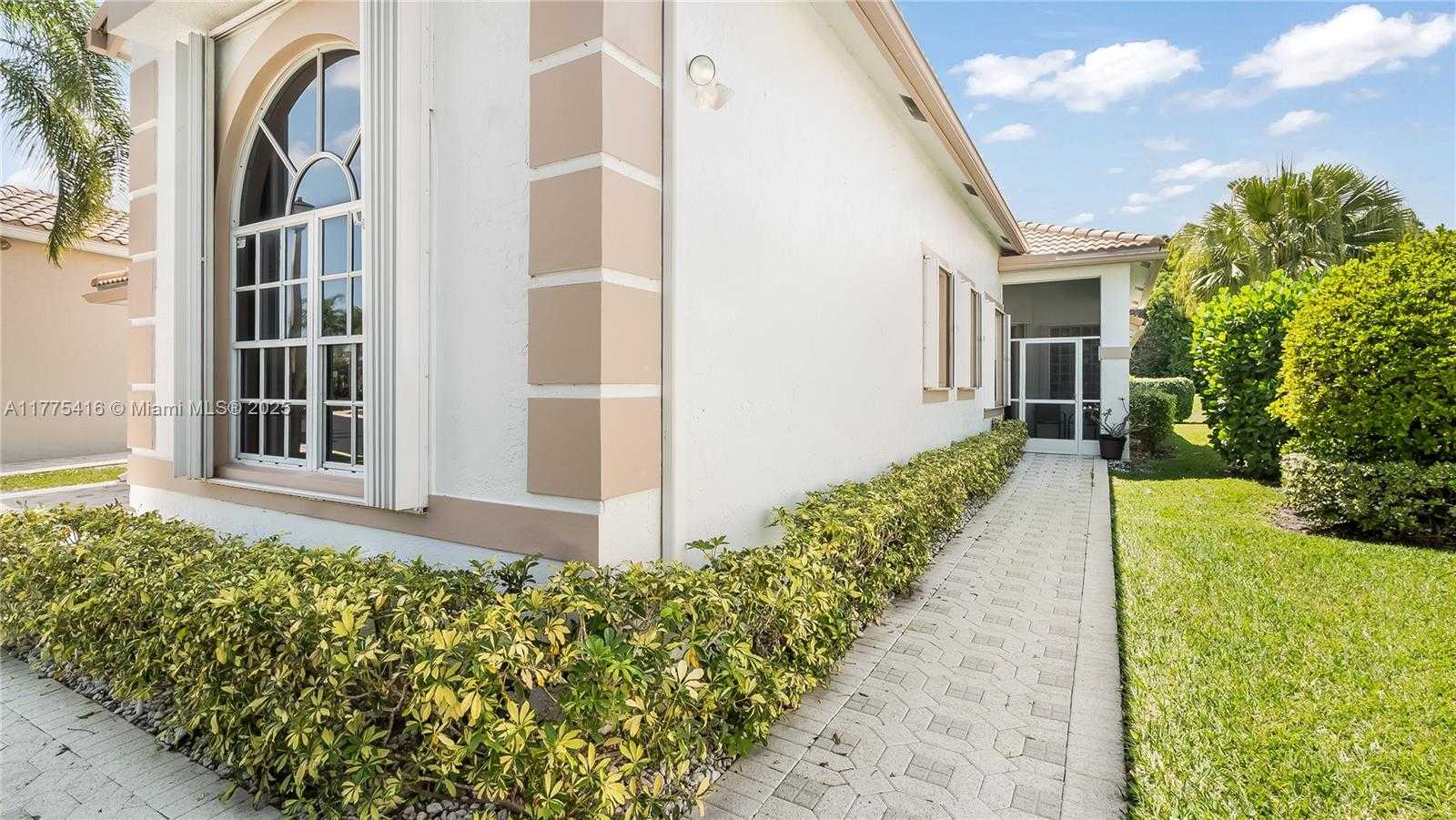Small Image of 11893 FOUNTAINSIDE CIR, Boynton Beach Number 4