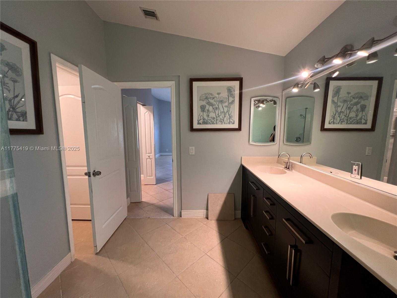 Small Image of 10789 BARQUE CT, Boca Raton Number 31
