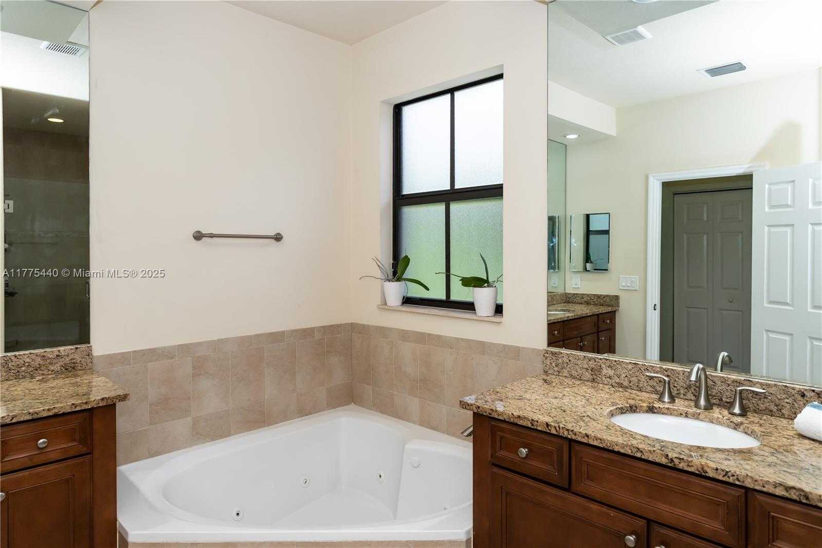 Small Image of 10013 NORTH WEST 89TH TER, Doral Number 28