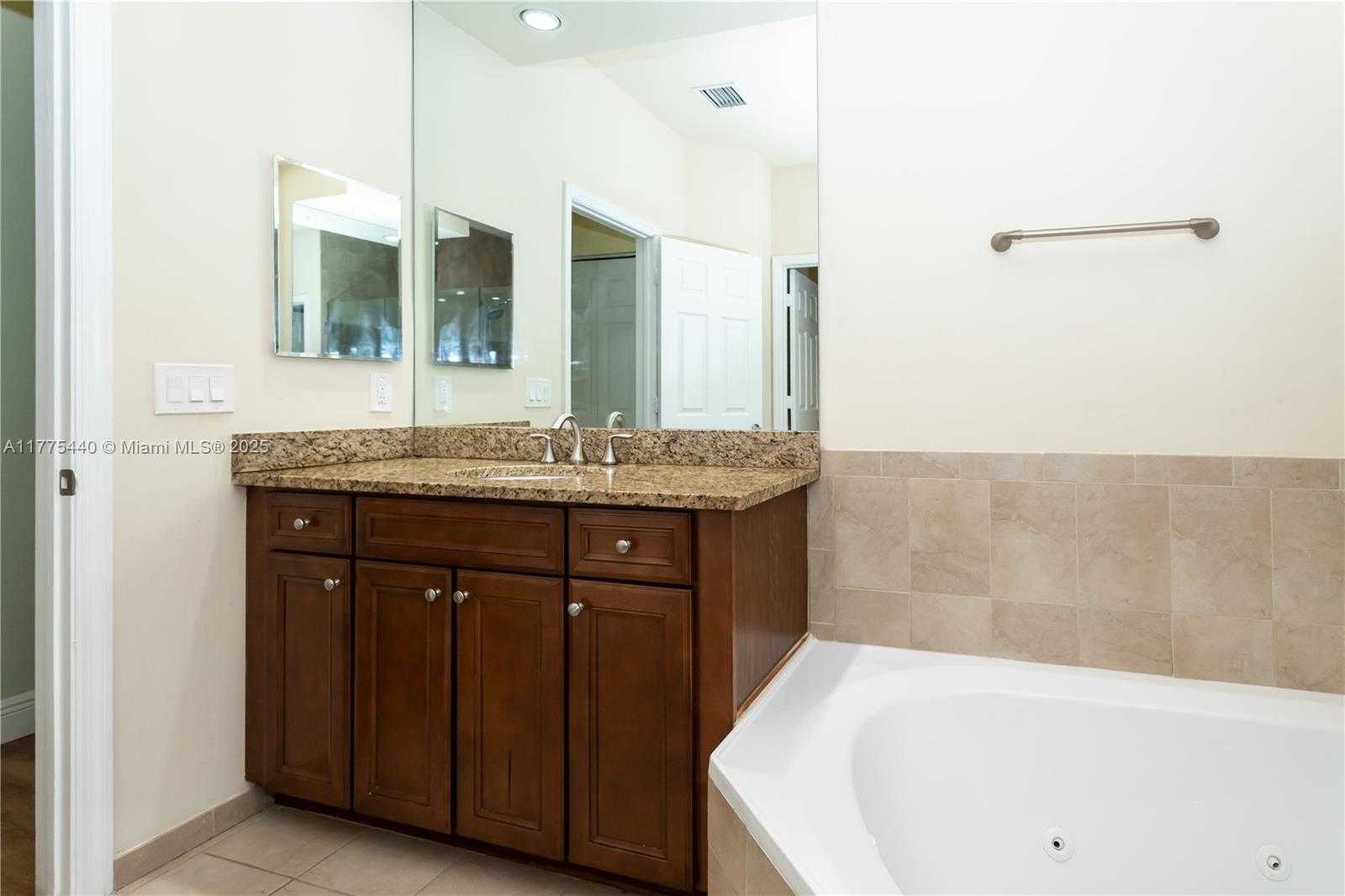Small Image of 10013 NORTH WEST 89TH TER, Doral Number 30