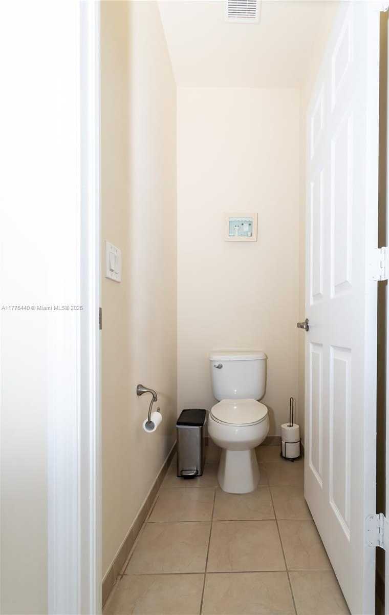 Small Image of 10013 NORTH WEST 89TH TER, Doral Number 31