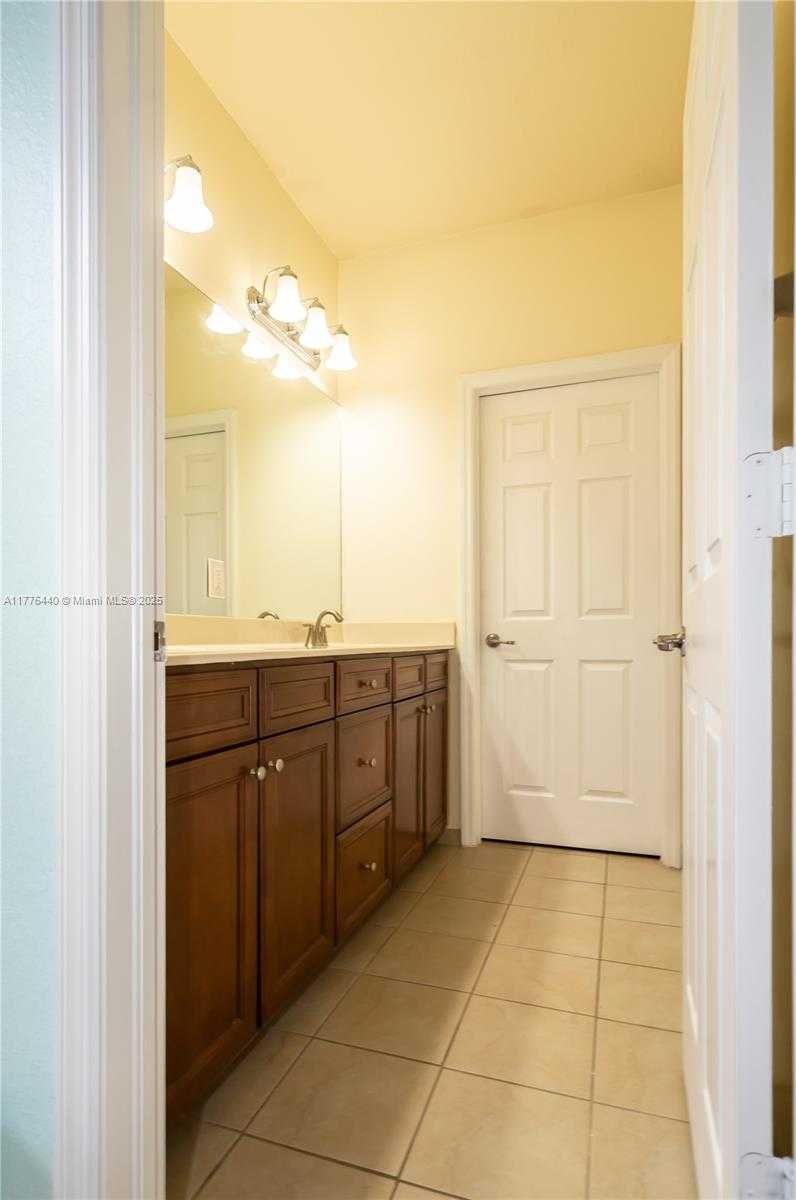 Small Image of 10013 NORTH WEST 89TH TER, Doral Number 53