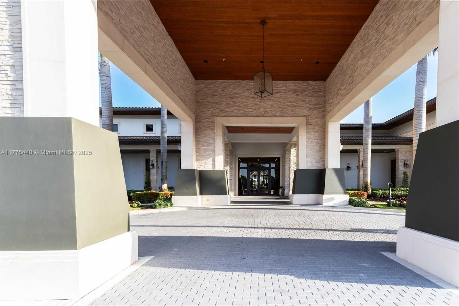 Small Image of 10013 NORTH WEST 89TH TER, Doral Number 56