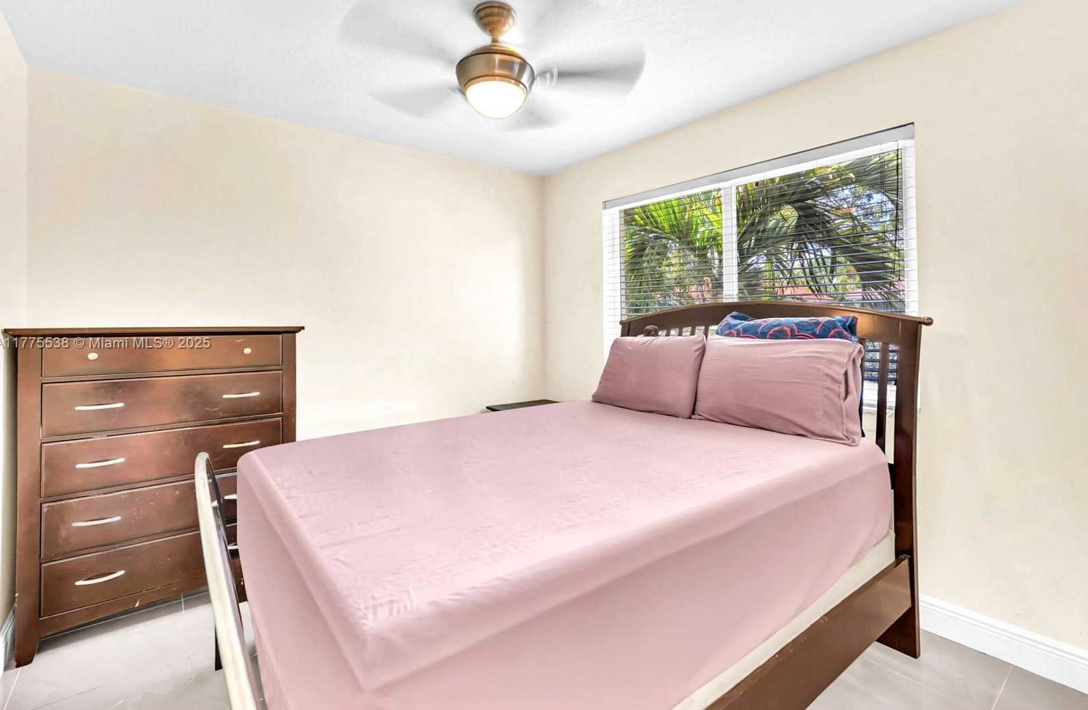 Small Image of 11210 ROCKINGHORSE RD, Cooper City Number 17
