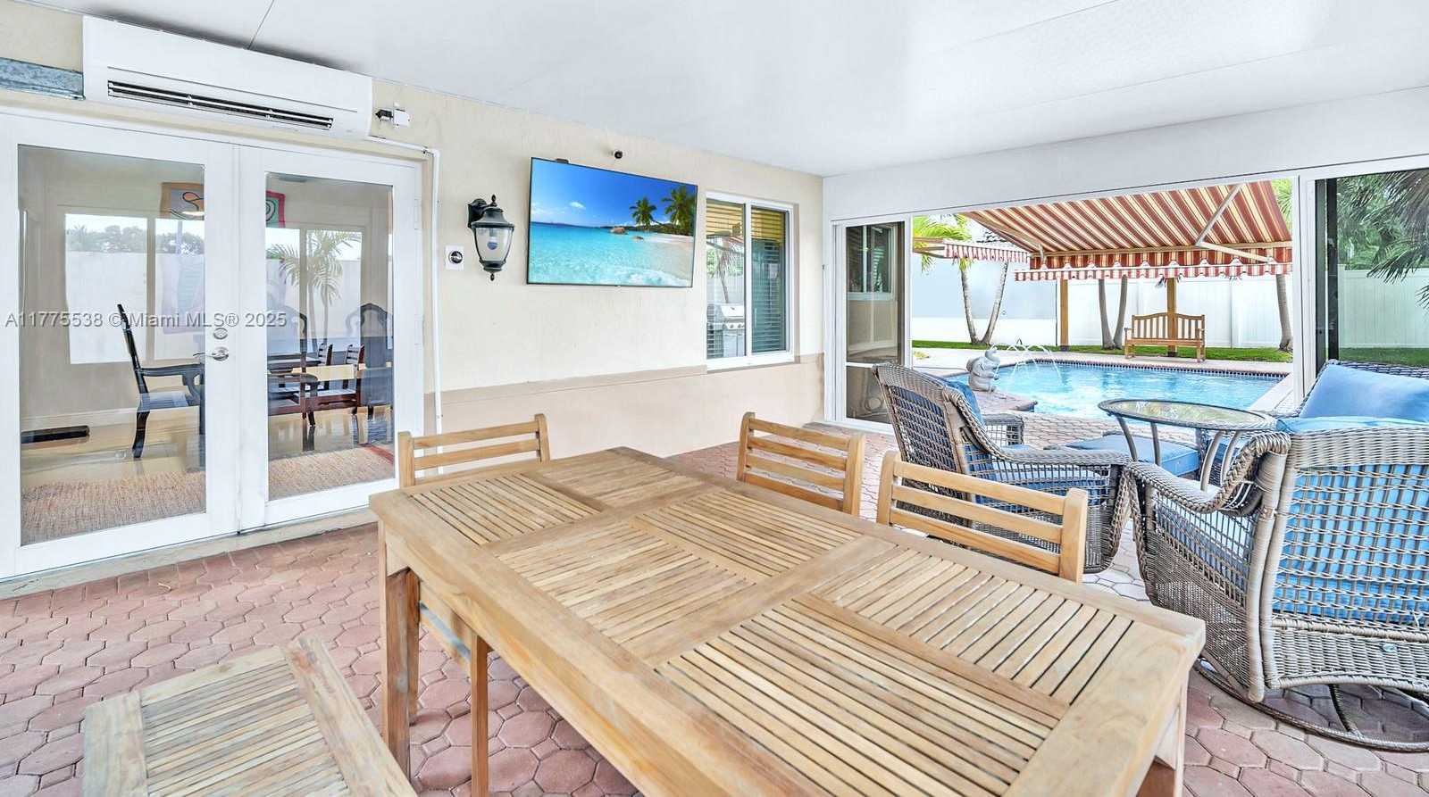 Small Image of 11210 ROCKINGHORSE RD, Cooper City Number 23