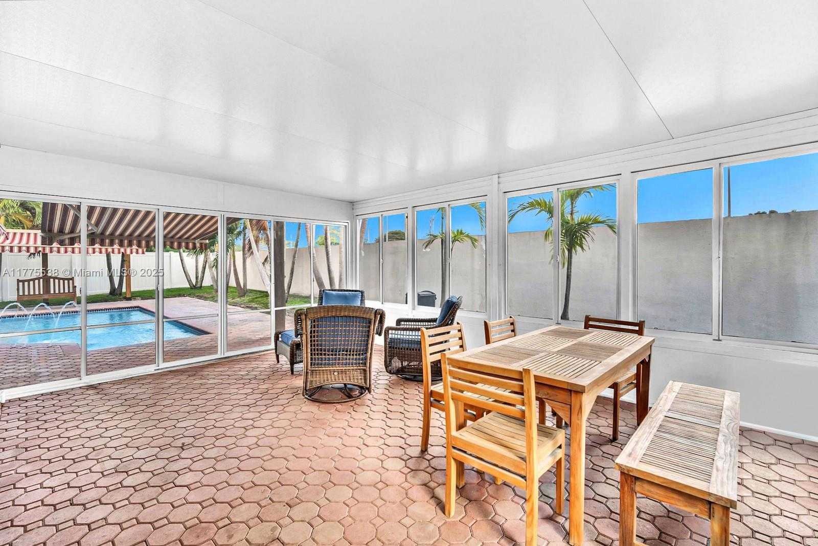 Small Image of 11210 ROCKINGHORSE RD, Cooper City Number 25