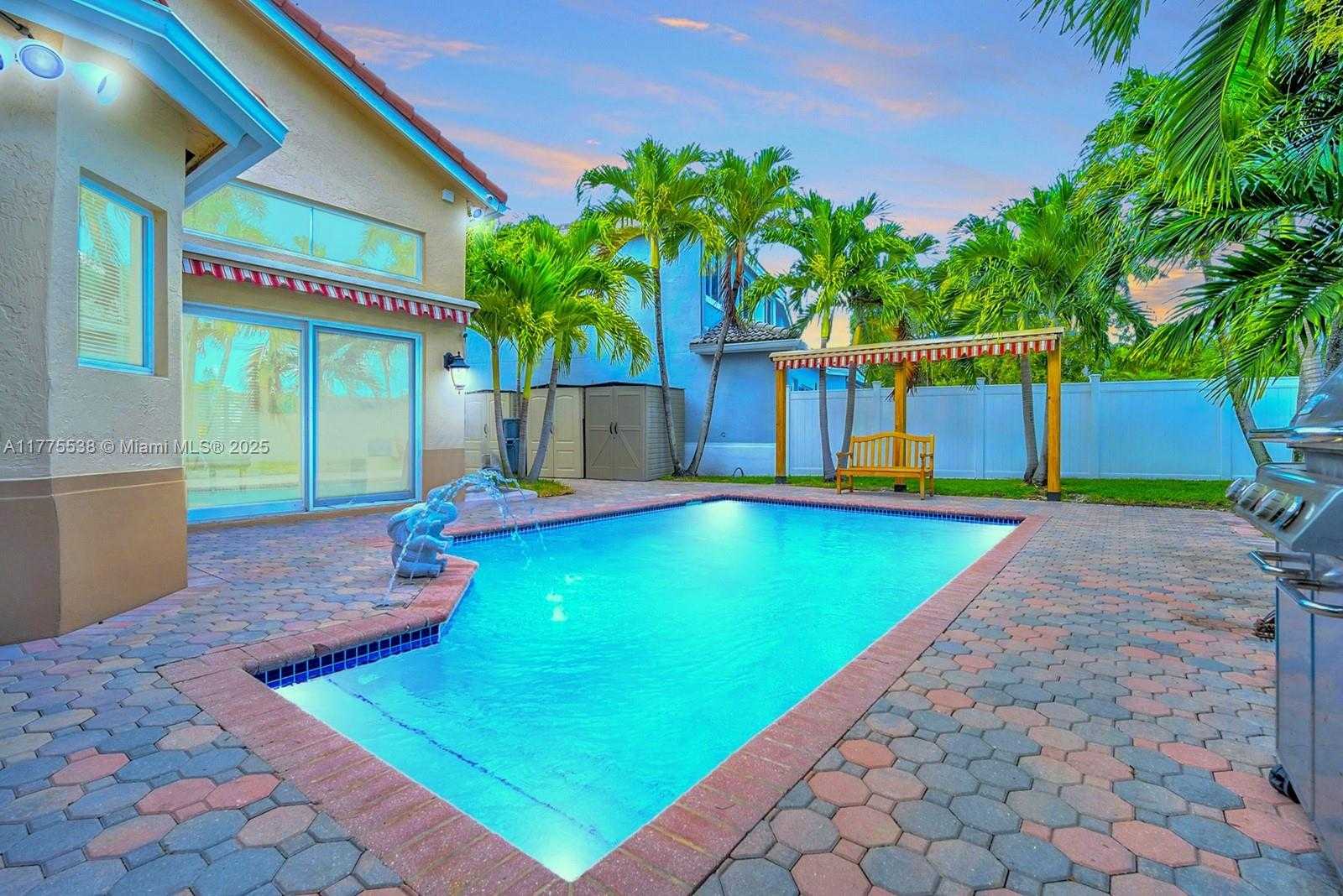 Small Image of 11210 ROCKINGHORSE RD, Cooper City Number 28