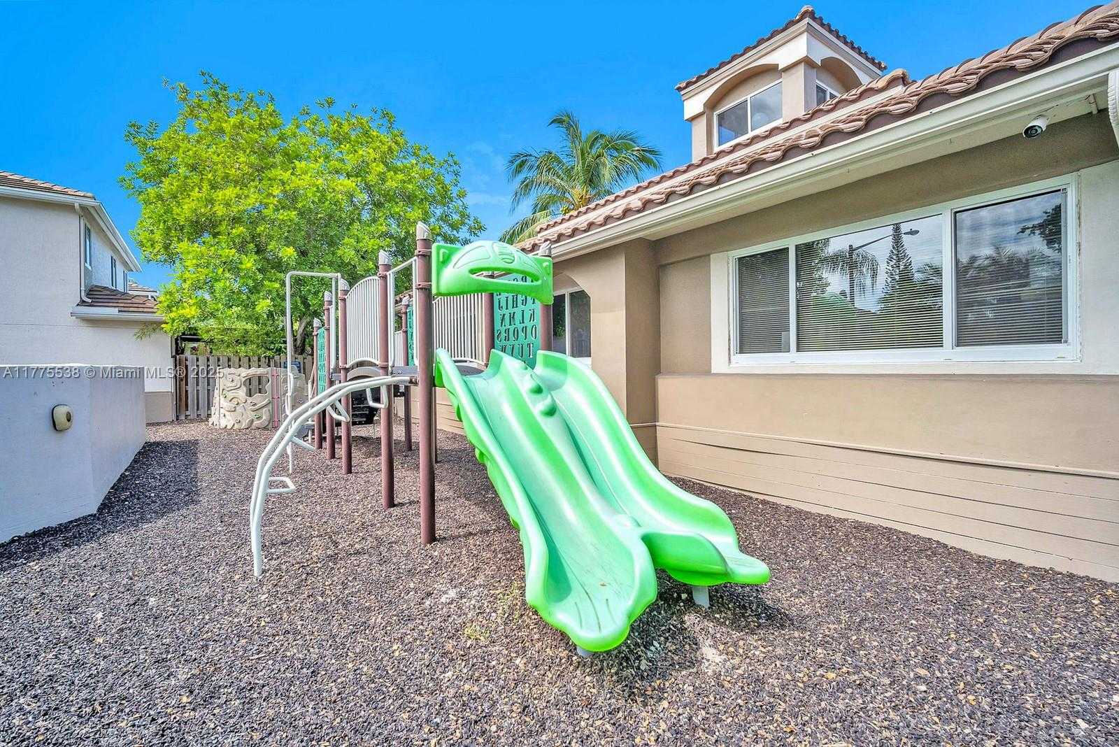 Small Image of 11210 ROCKINGHORSE RD, Cooper City Number 33
