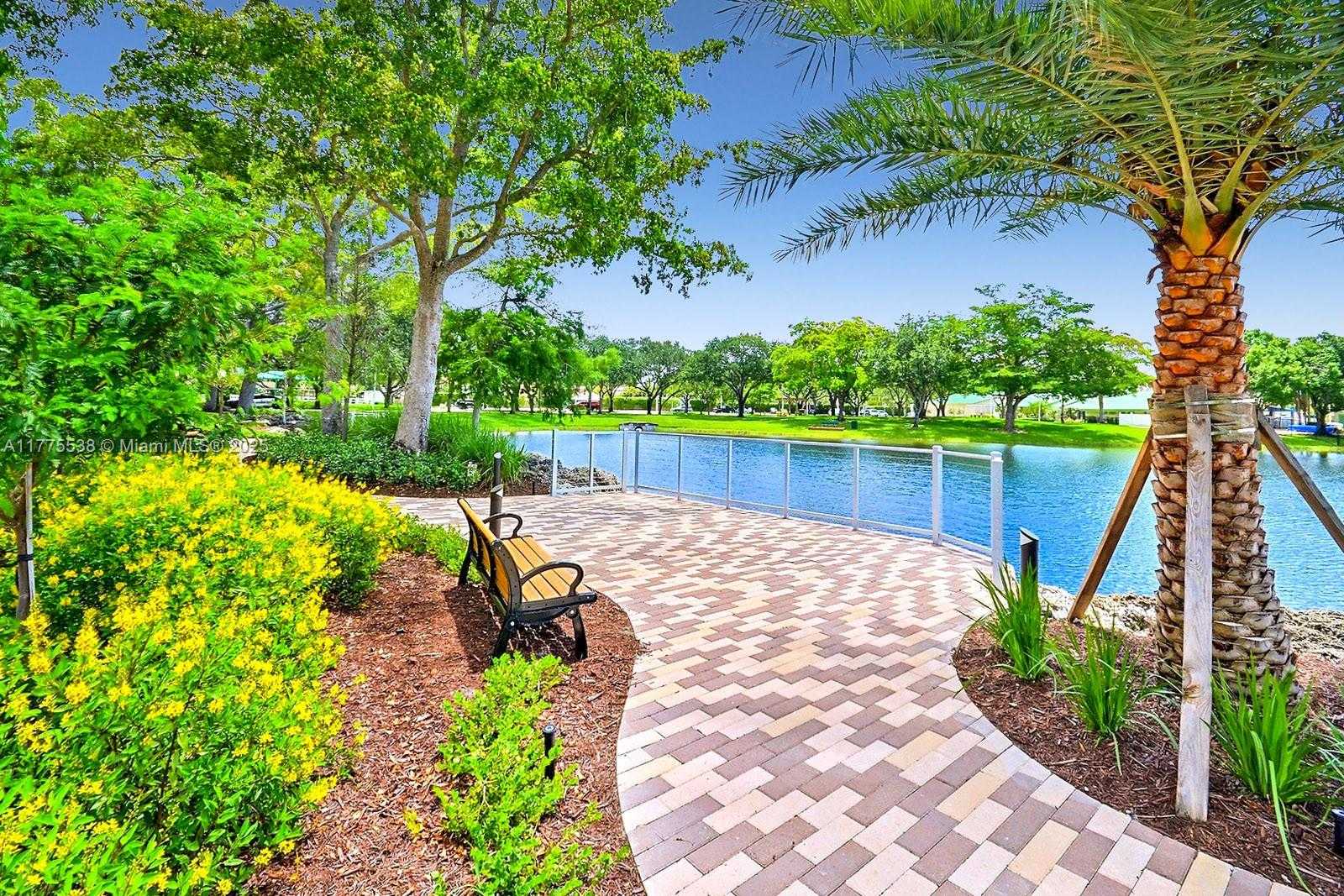 Small Image of 11210 ROCKINGHORSE RD, Cooper City Number 35