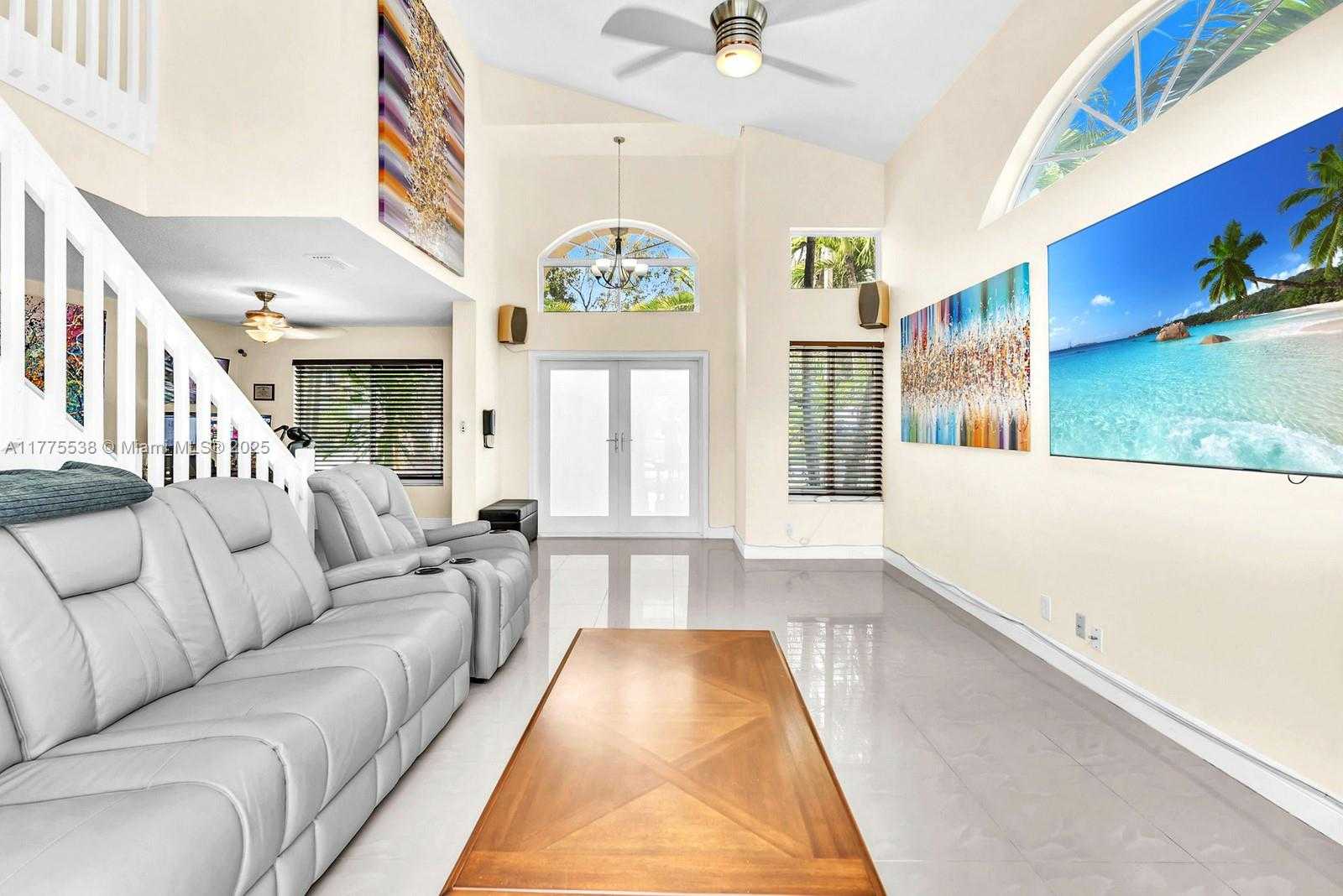 Small Image of 11210 ROCKINGHORSE RD, Cooper City Number 4