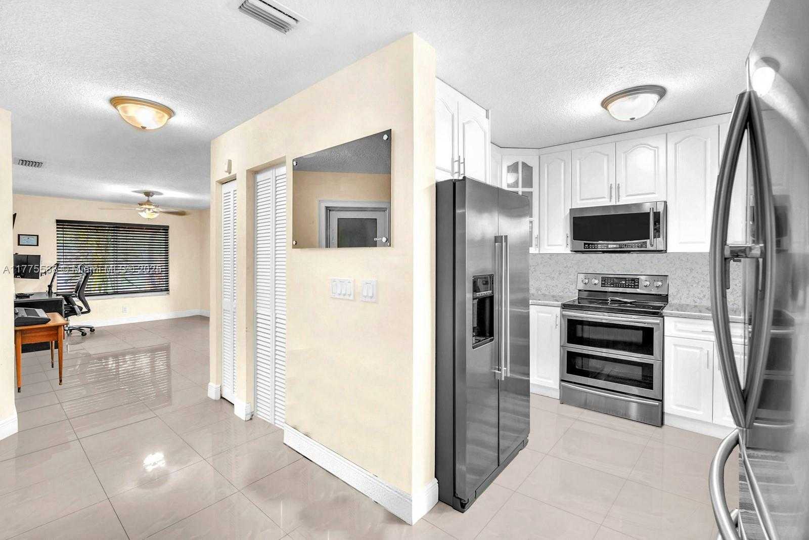 Small Image of 11210 ROCKINGHORSE RD, Cooper City Number 6