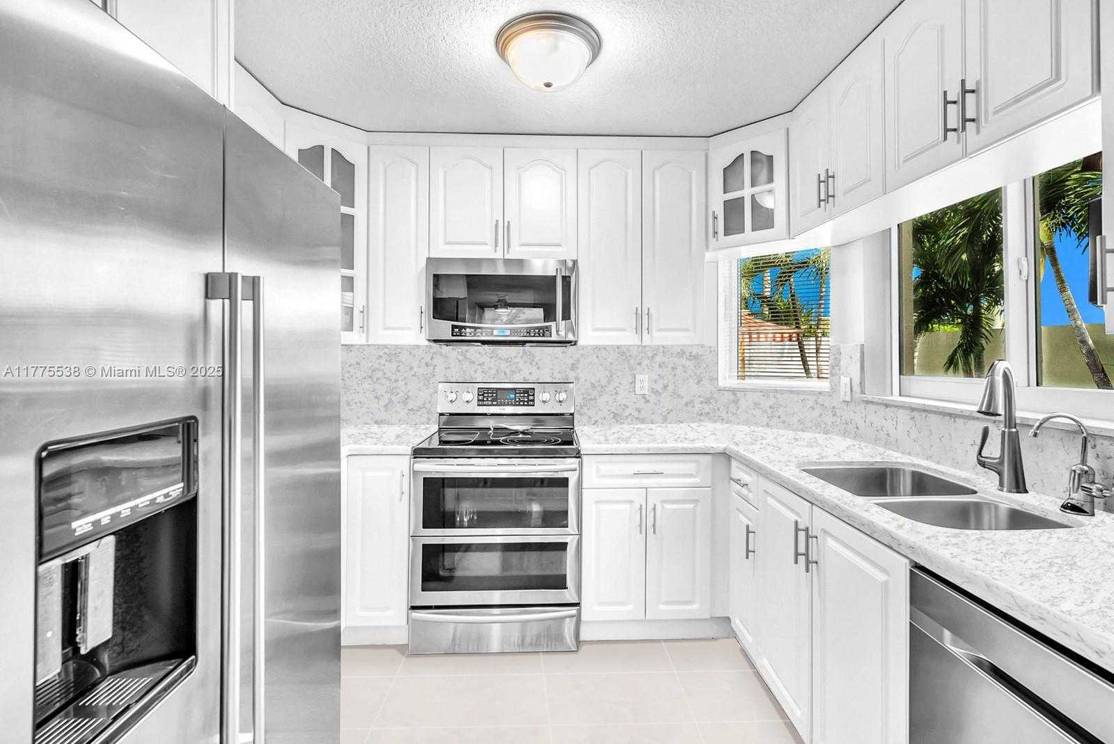 Small Image of 11210 ROCKINGHORSE RD, Cooper City Number 8