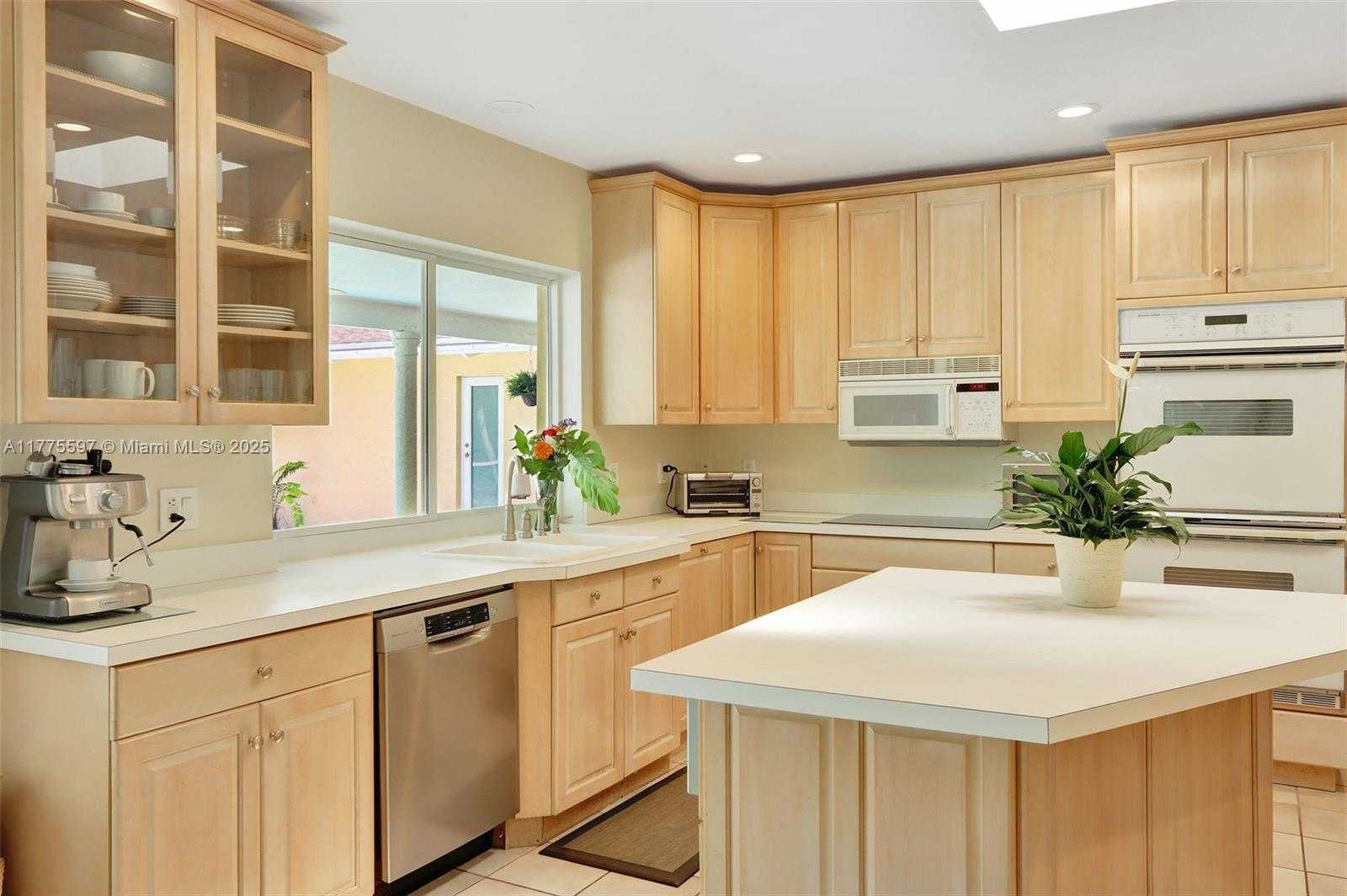 Small Image of 15023 SOUTH WEST 74TH PL, Palmetto Bay Number 17