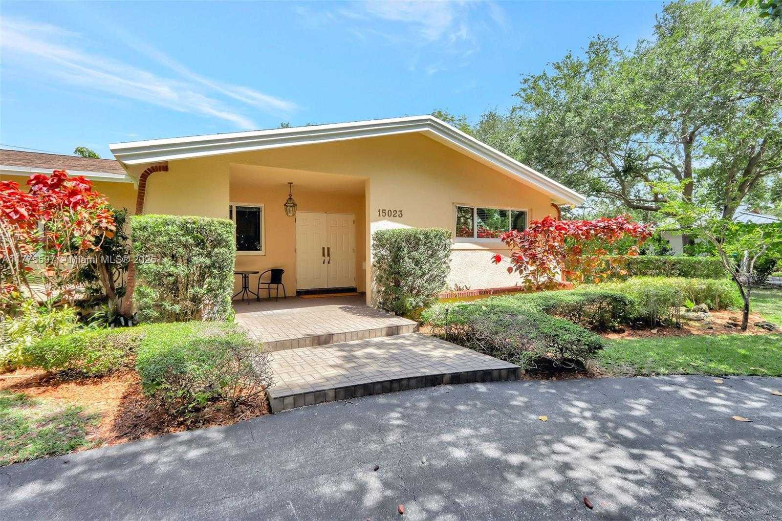 Small Image of 15023 SOUTH WEST 74TH PL, Palmetto Bay Number 2