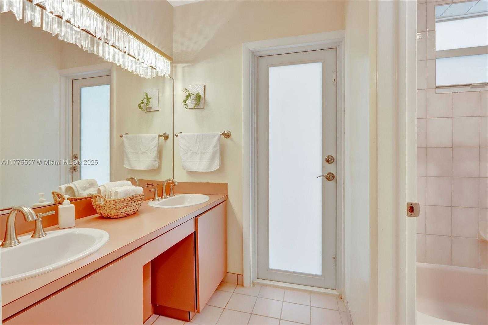 Small Image of 15023 SOUTH WEST 74TH PL, Palmetto Bay Number 26