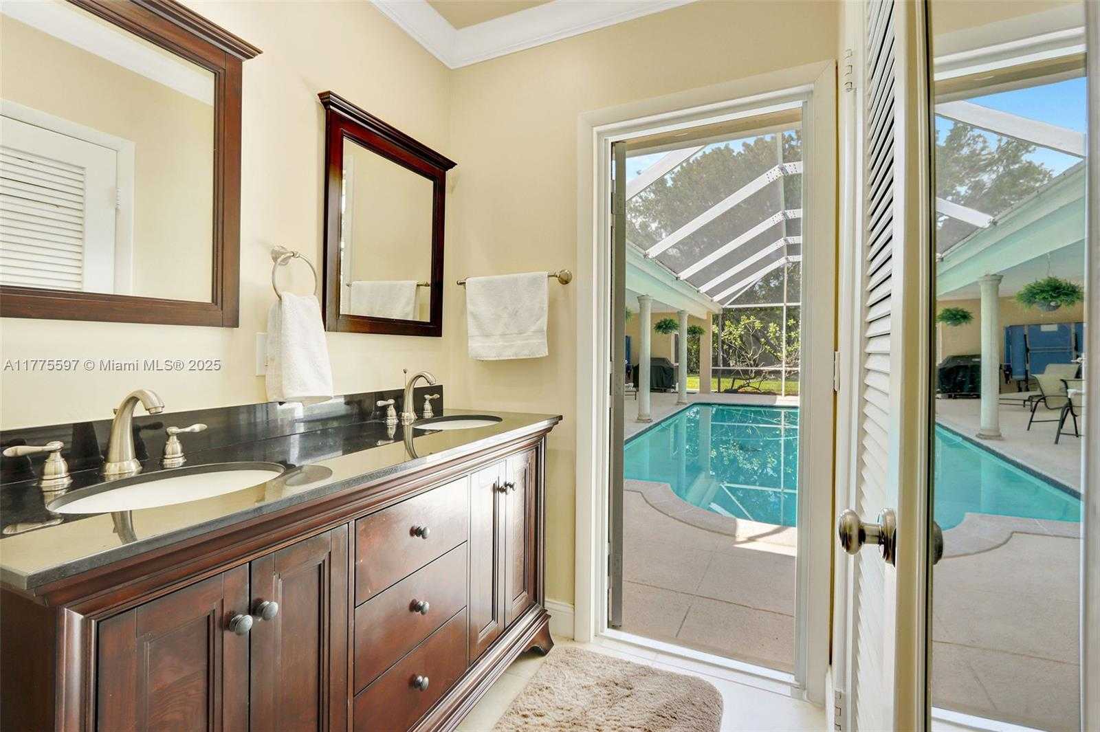 Small Image of 15023 SOUTH WEST 74TH PL, Palmetto Bay Number 32
