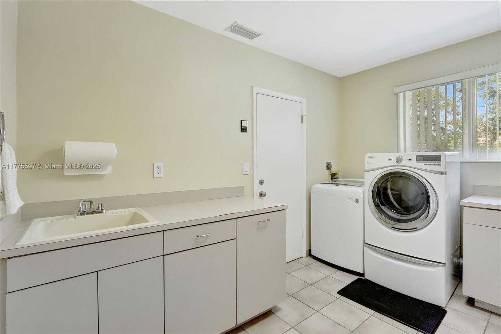 Small Image of 15023 SOUTH WEST 74TH PL, Palmetto Bay Number 34