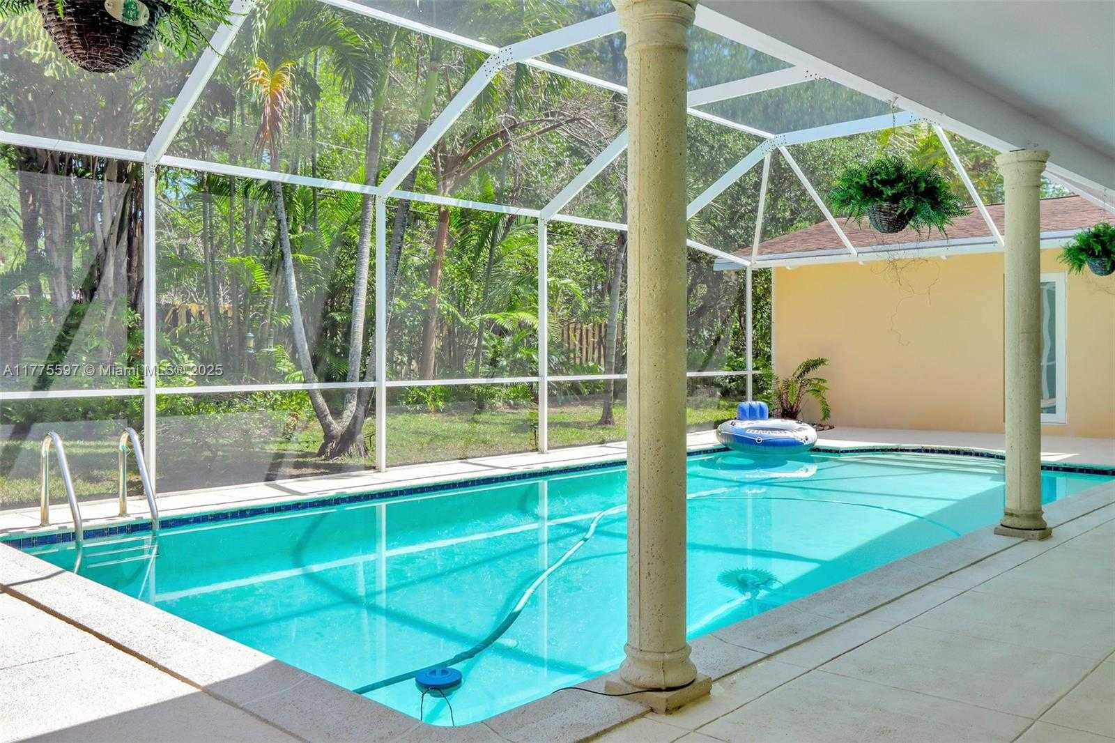 Small Image of 15023 SOUTH WEST 74TH PL, Palmetto Bay Number 37