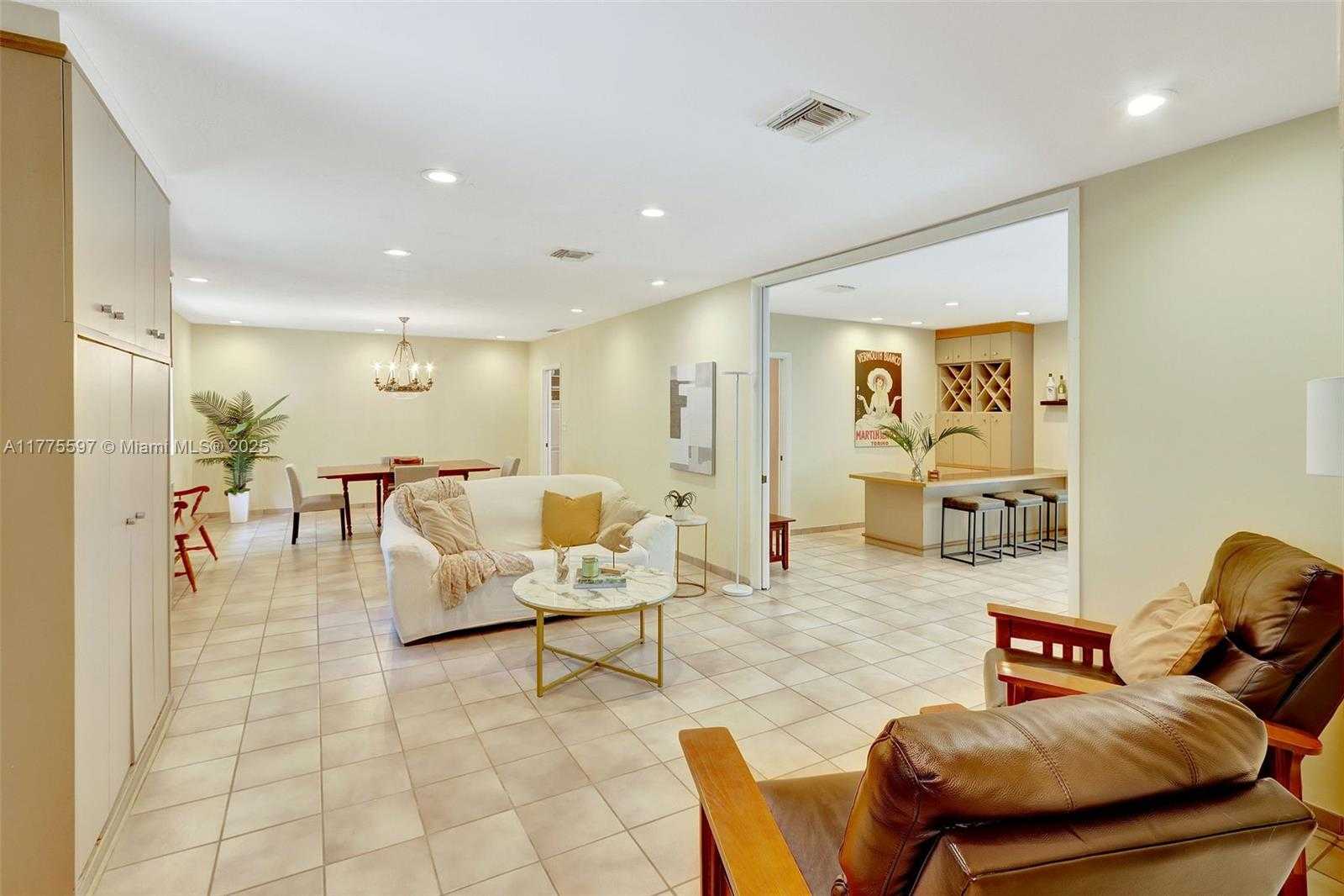 Small Image of 15023 SOUTH WEST 74TH PL, Palmetto Bay Number 4