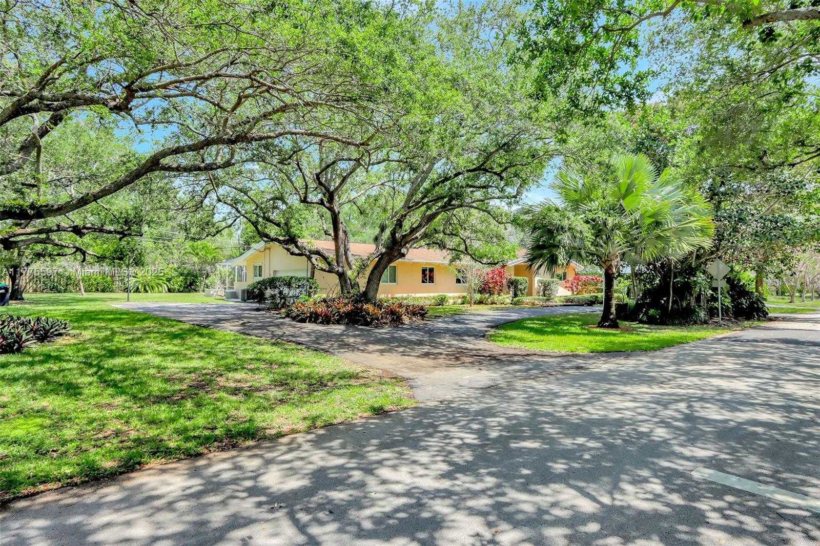 Small Image of 15023 SOUTH WEST 74TH PL, Palmetto Bay Number 41