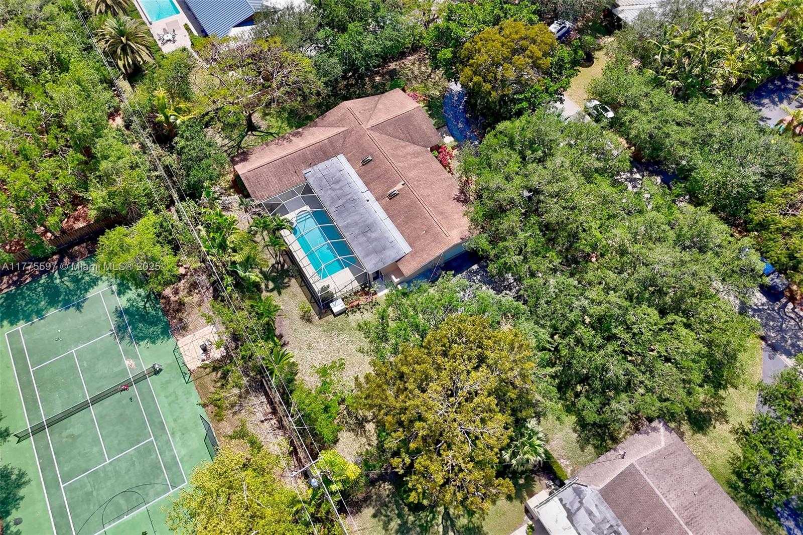 Small Image of 15023 SOUTH WEST 74TH PL, Palmetto Bay Number 47