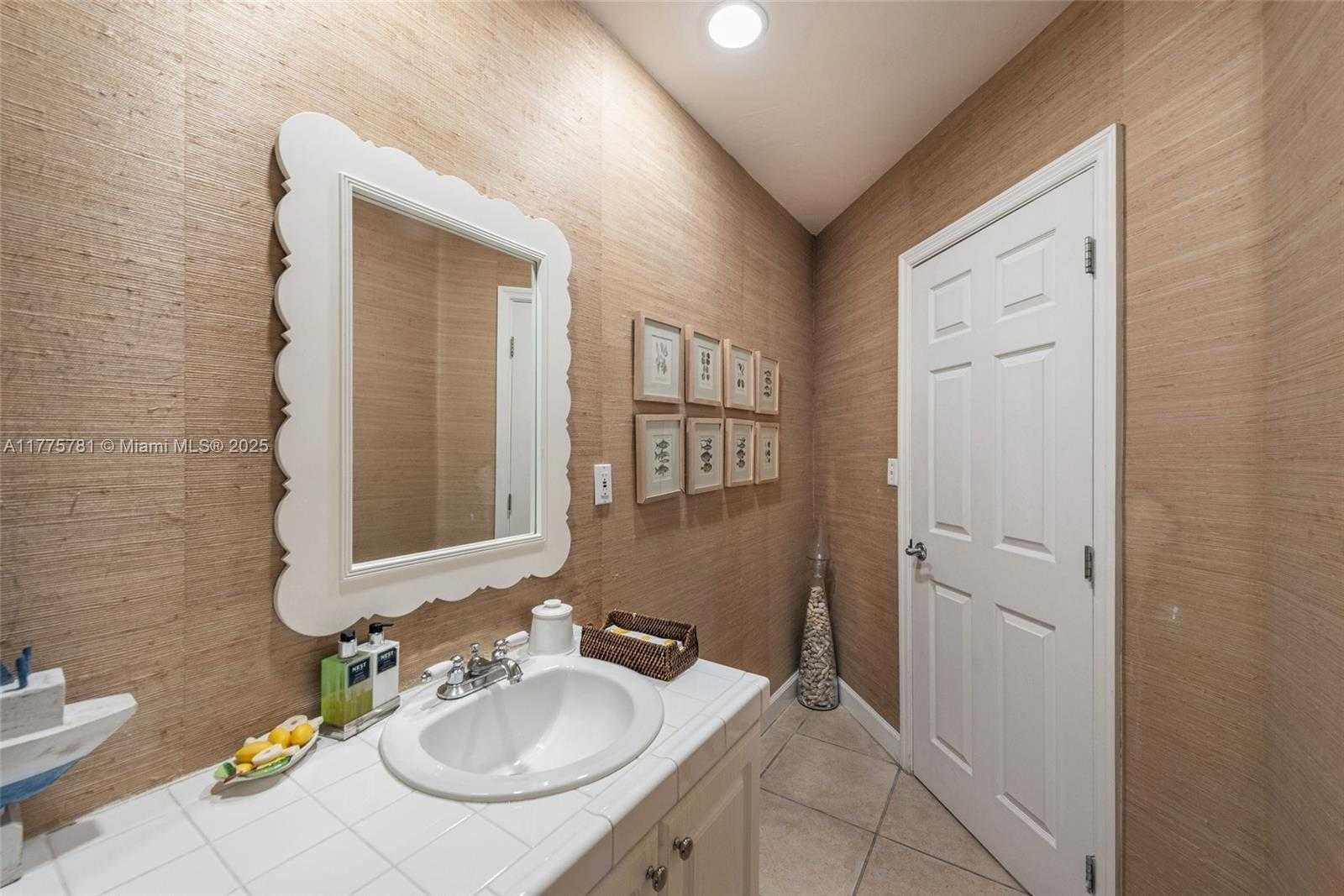 Small Image of 250 GREENWOOD DRIVE, Key Biscayne Number 10