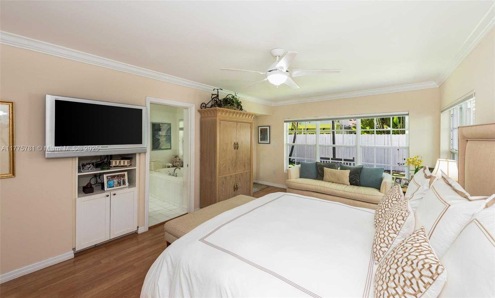 Small Image of 250 GREENWOOD DRIVE, Key Biscayne Number 13