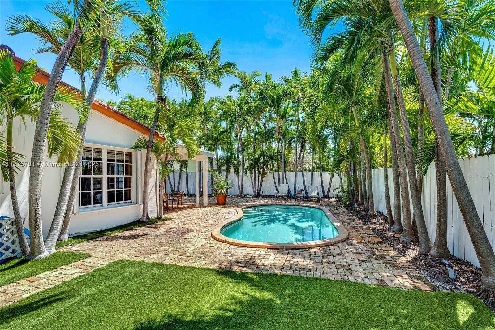 Small Image of 250 GREENWOOD DRIVE, Key Biscayne Number 22