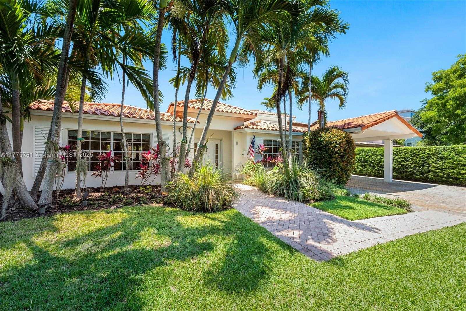 Small Image of 250 GREENWOOD DRIVE, Key Biscayne Number 23