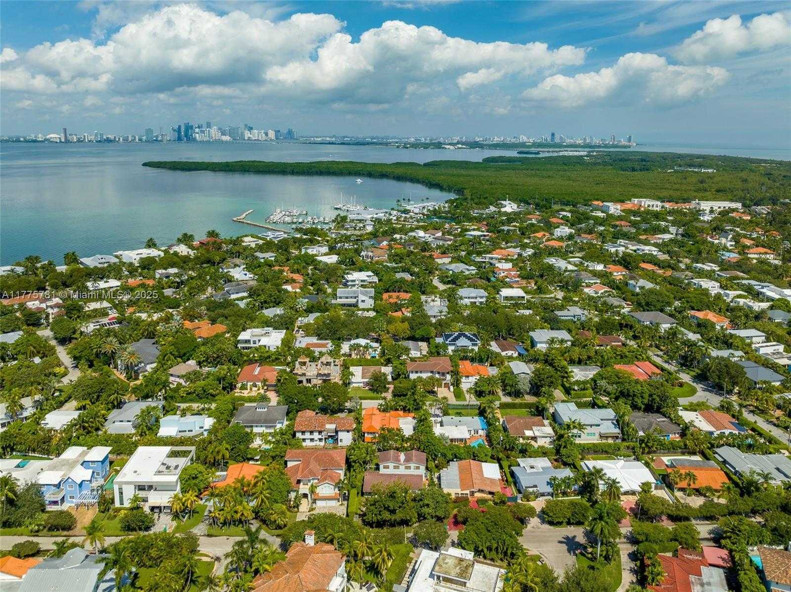 Small Image of 250 GREENWOOD DRIVE, Key Biscayne Number 24