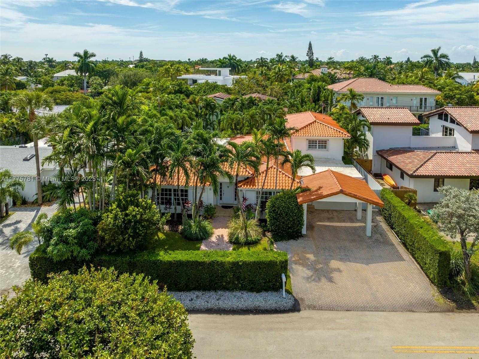 Small Image of 250 GREENWOOD DRIVE, Key Biscayne Number 26