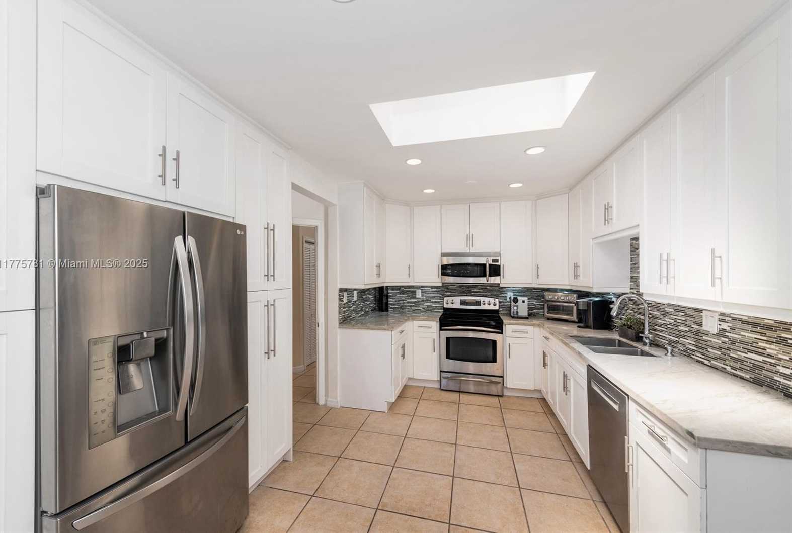 Small Image of 250 GREENWOOD DRIVE, Key Biscayne Number 8