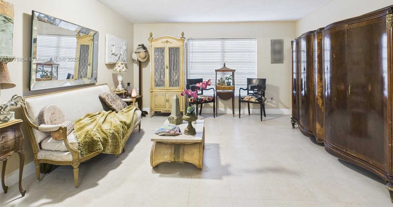 Small Image of 19341 HOLIDAY RD, Cutler Bay Number 11
