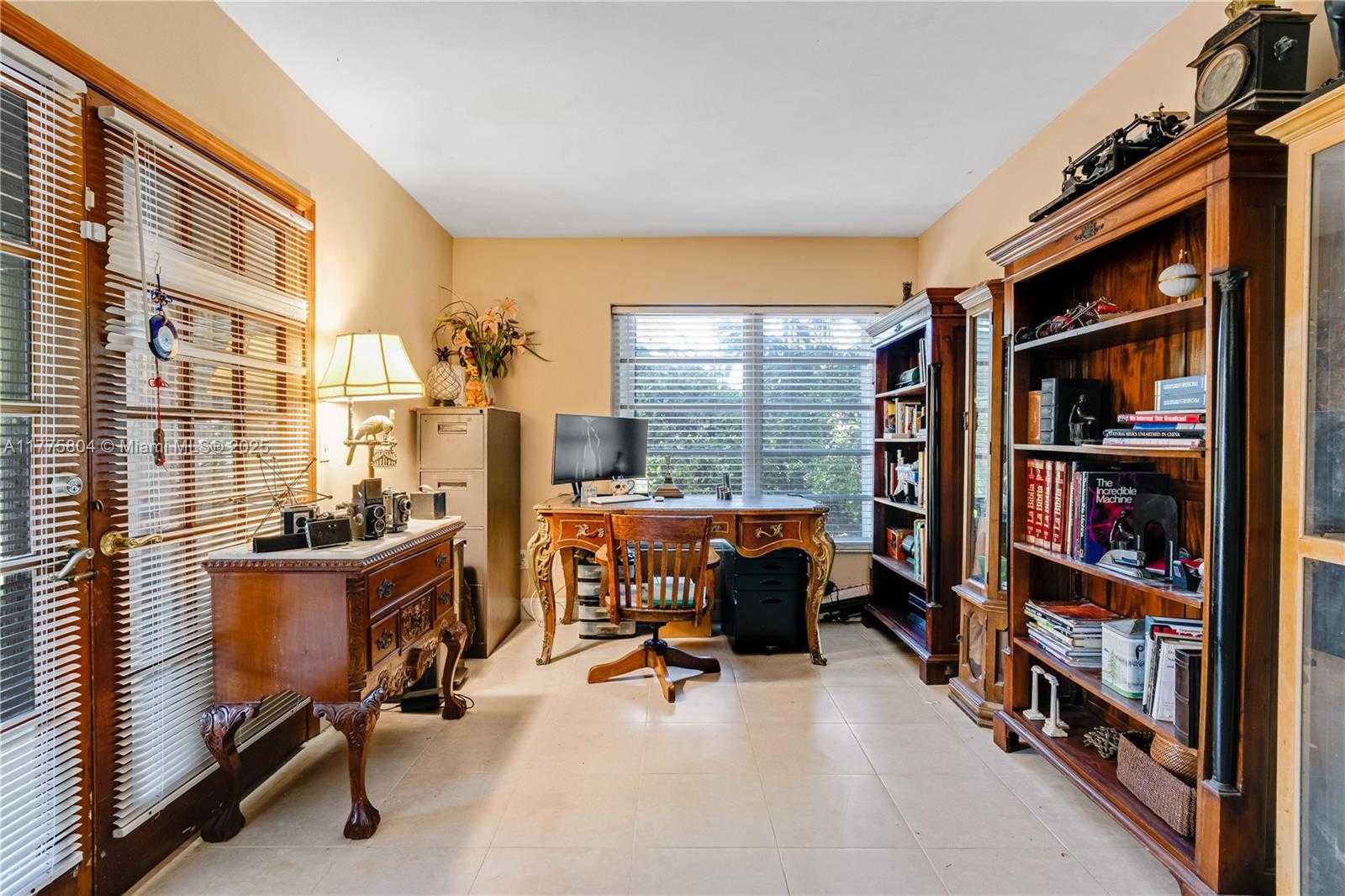 Small Image of 19341 HOLIDAY RD, Cutler Bay Number 12