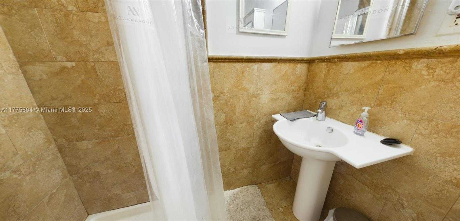 Small Image of 19341 HOLIDAY RD, Cutler Bay Number 26
