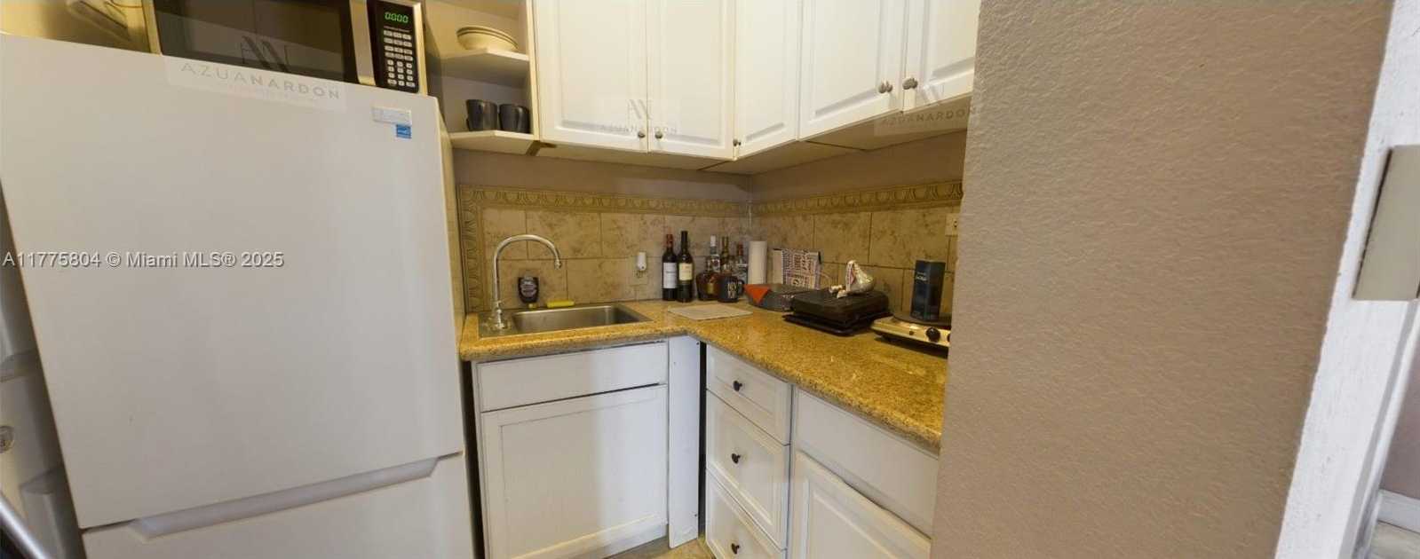 Small Image of 19341 HOLIDAY RD, Cutler Bay Number 27