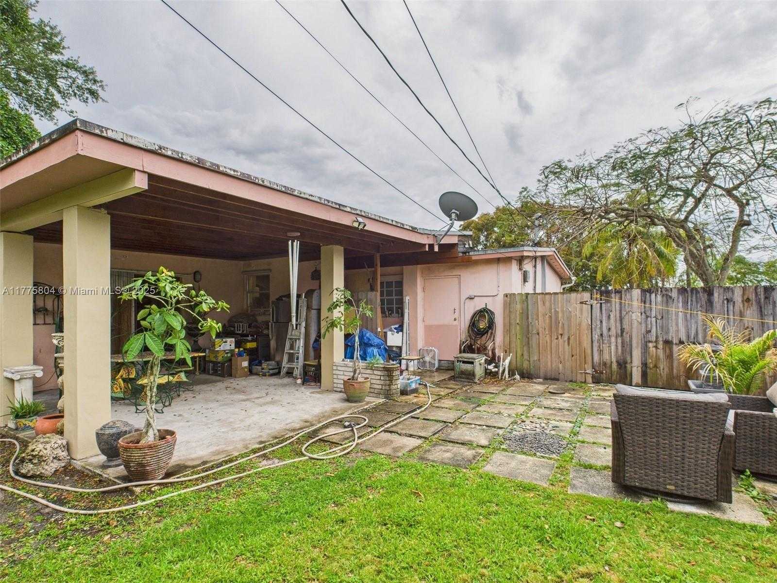 Small Image of 19341 HOLIDAY RD, Cutler Bay Number 5