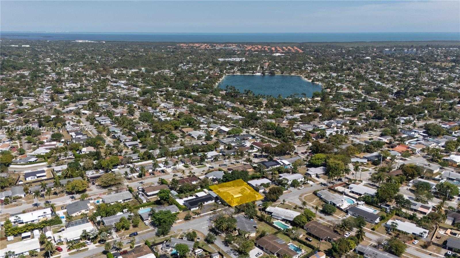 Small Image of 19341 HOLIDAY RD, Cutler Bay Number 8