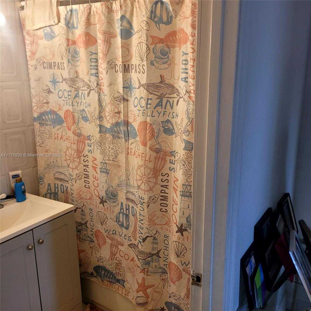 Small Image of 975 NORTH EAST 135TH ST, North Miami Number 10