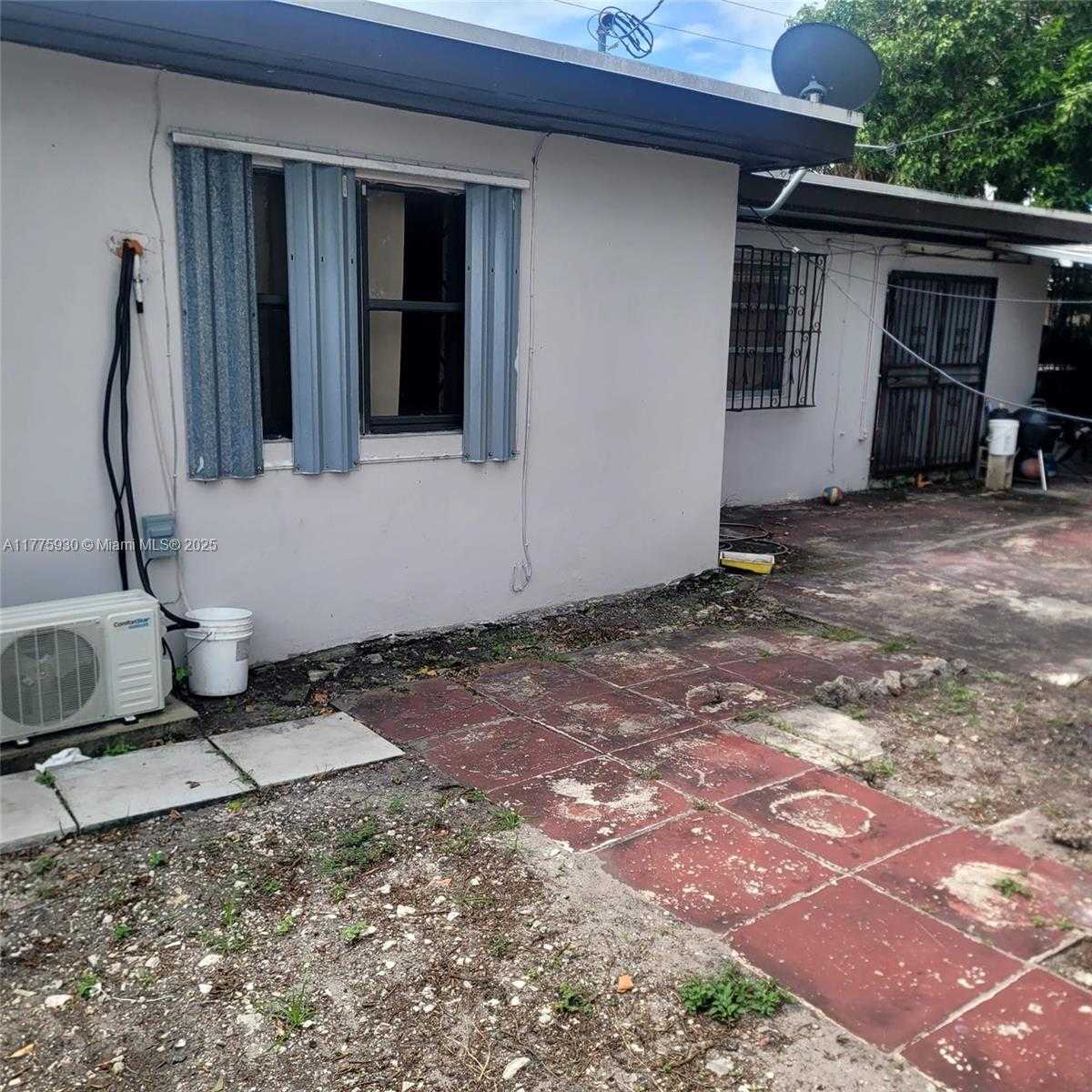 Small Image of 975 NORTH EAST 135TH ST, North Miami Number 14