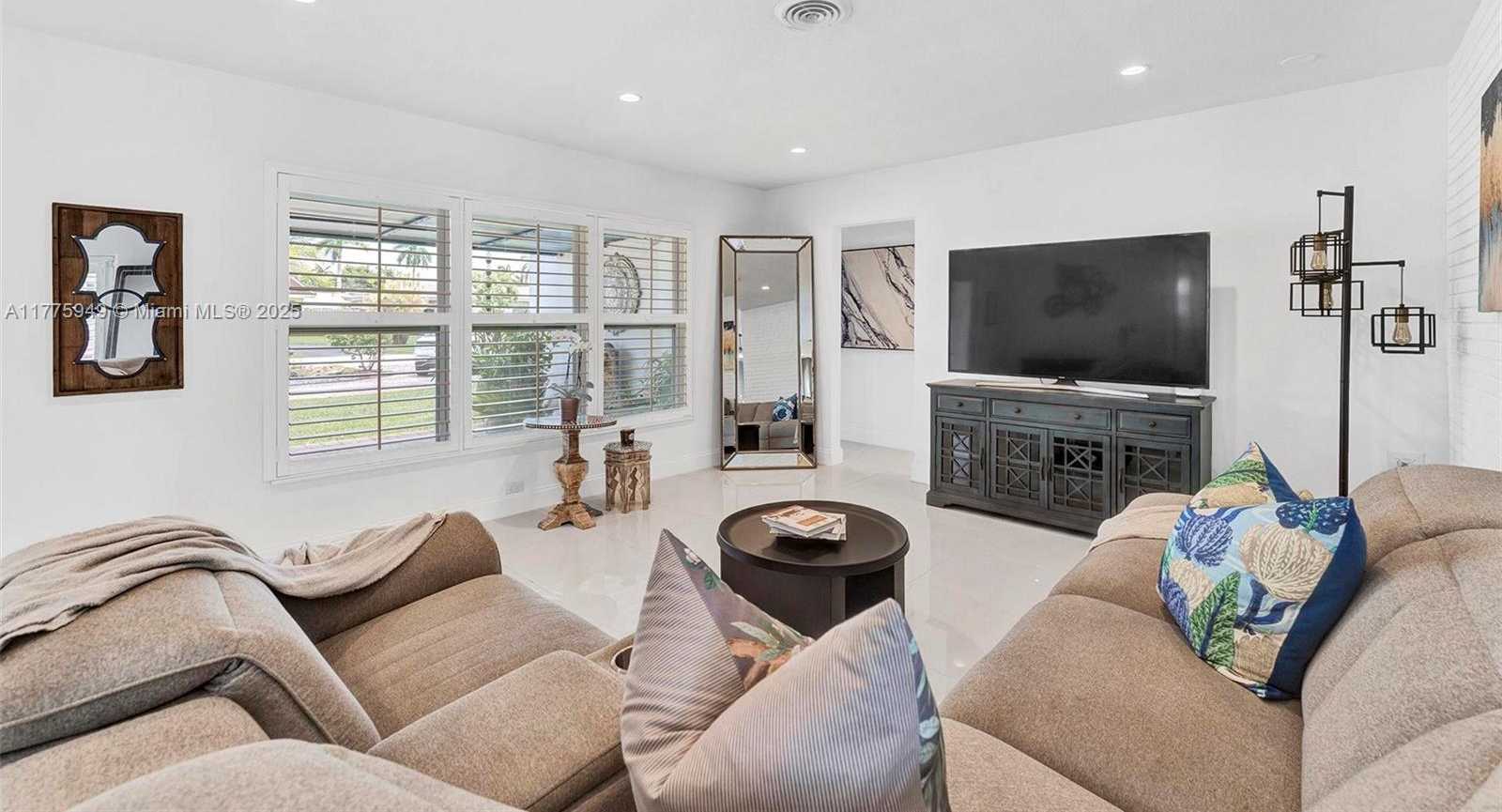Small Image of 4421 NORTH EAST 16TH AVE, Oakland Park Number 4