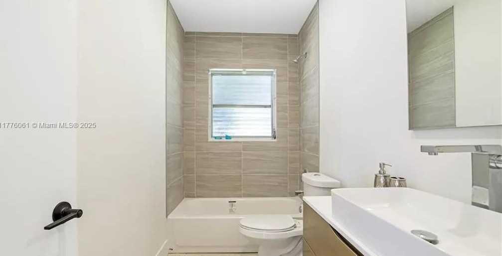 Small Image of 9380 SOUTH WEST 179TH TER, Palmetto Bay Number 24