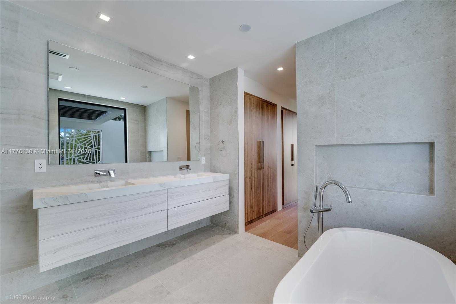 Small Image of 5825 ALTON RD, Miami Beach Number 15