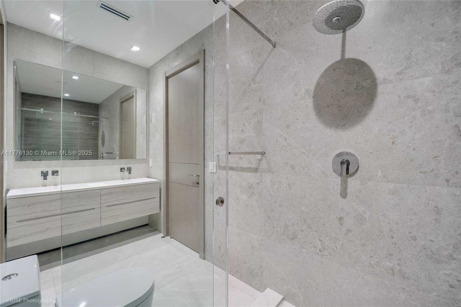Small Image of 5825 ALTON RD, Miami Beach Number 19